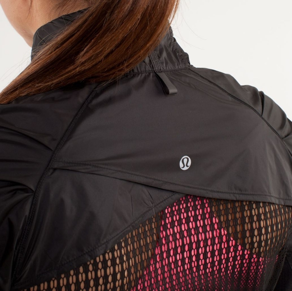 Lululemon Run Wild Zip Up Jacket Black Lightweight Mesh Panels Back Size 6 - Picture 3 of 16